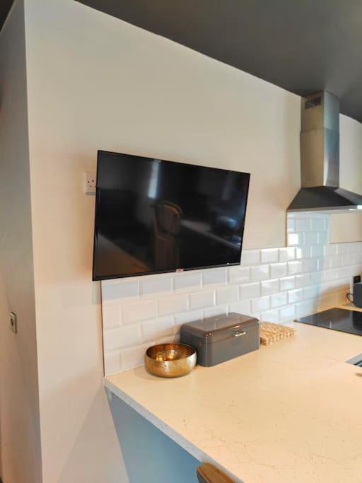 Sloane Modern 2 Bedroom Seafront Apartment ブラックプール エクステリア 写真