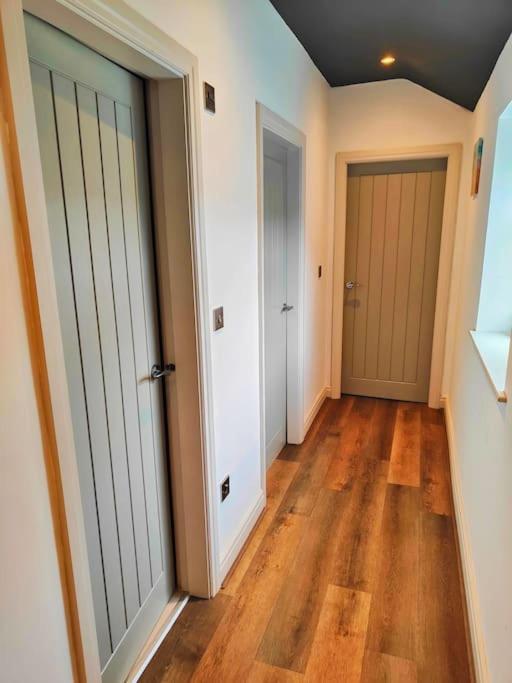 Sloane Modern 2 Bedroom Seafront Apartment ブラックプール エクステリア 写真