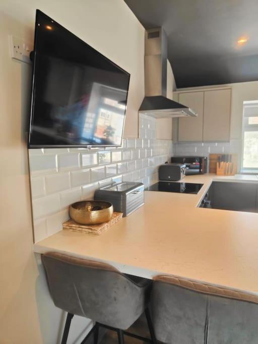 Sloane Modern 2 Bedroom Seafront Apartment ブラックプール エクステリア 写真
