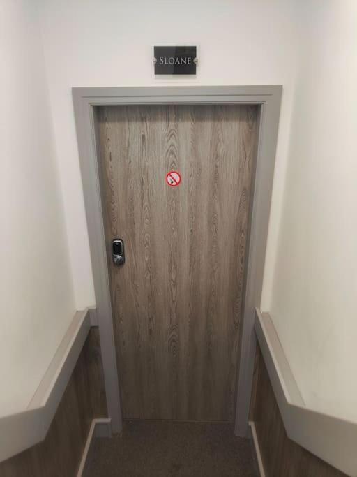 Sloane Modern 2 Bedroom Seafront Apartment ブラックプール エクステリア 写真