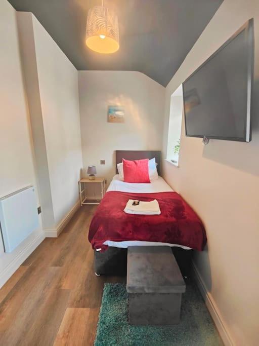 Sloane Modern 2 Bedroom Seafront Apartment ブラックプール エクステリア 写真