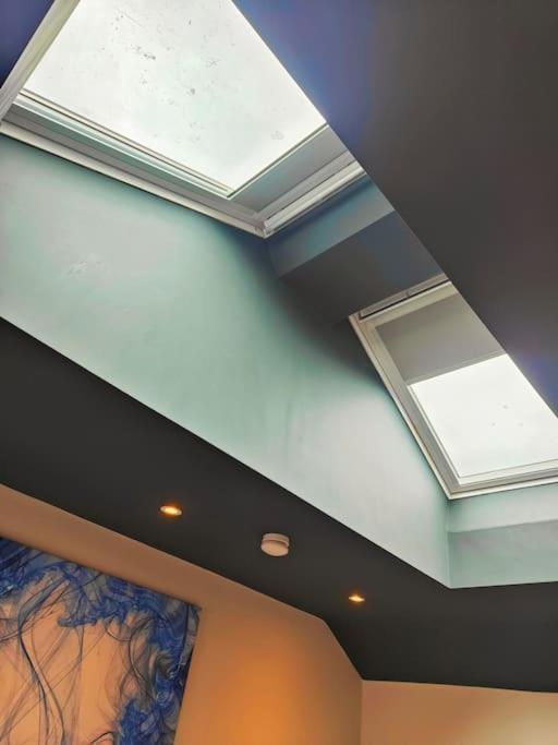 Sloane Modern 2 Bedroom Seafront Apartment ブラックプール エクステリア 写真